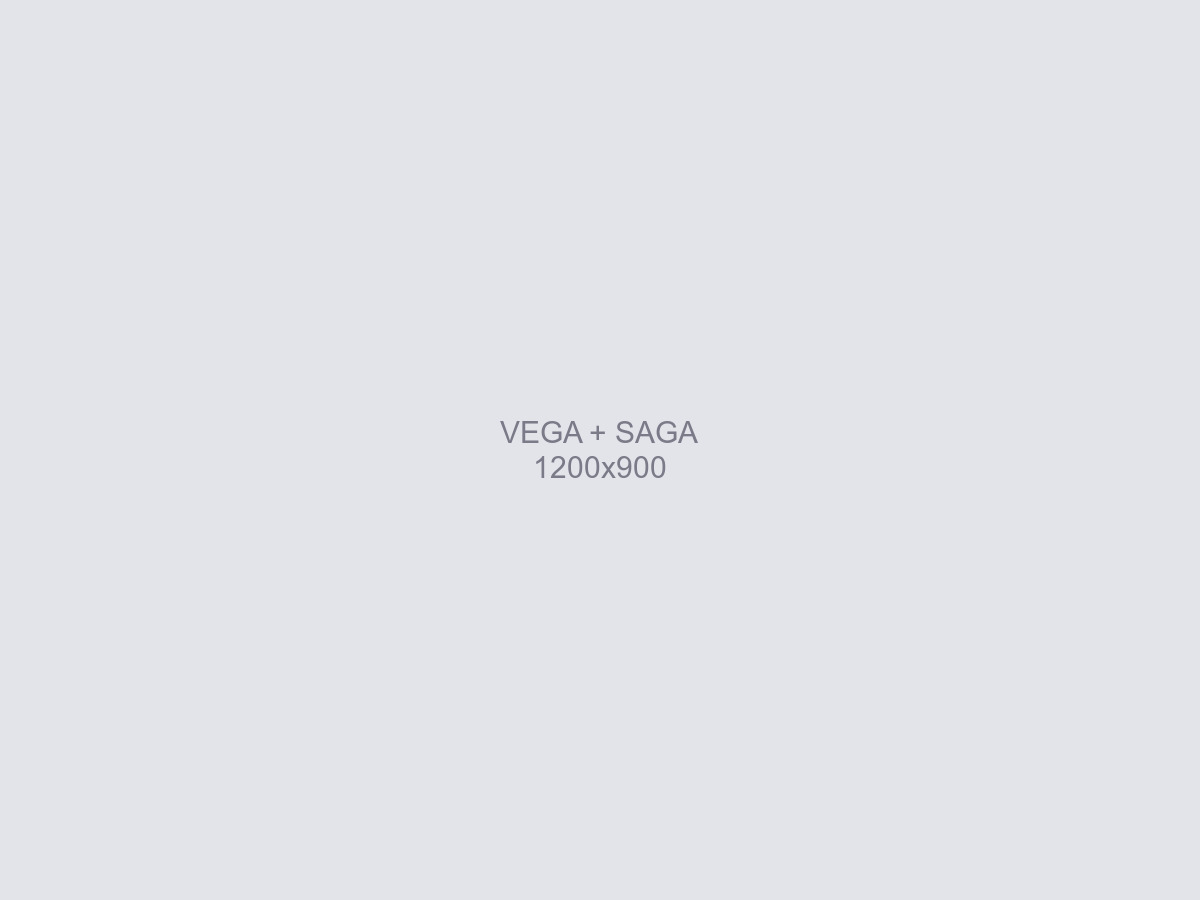 Vega couchée contre sa mère Saga sur la terrasse en bois